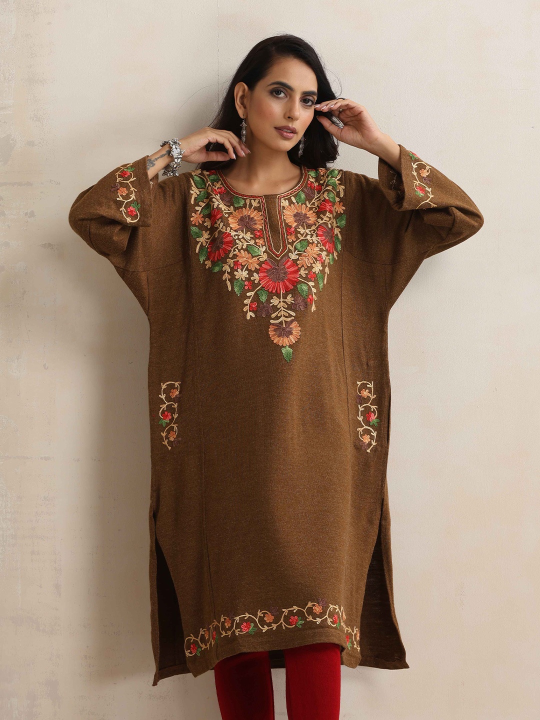 

trueBrowns Women Floral Embroidered Flared Sleeves Thread Work Woollen Kurta, Brown