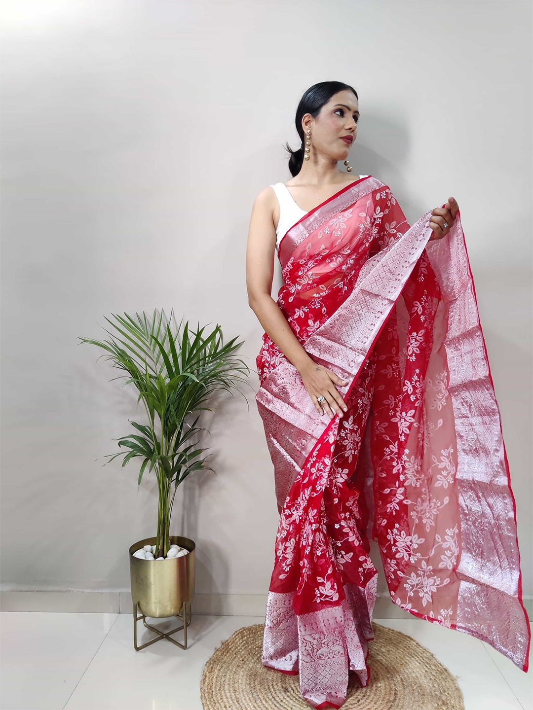 

KALINI Floral Woven Design Zari Organza Ready to Wear Jamdani Saree, Red