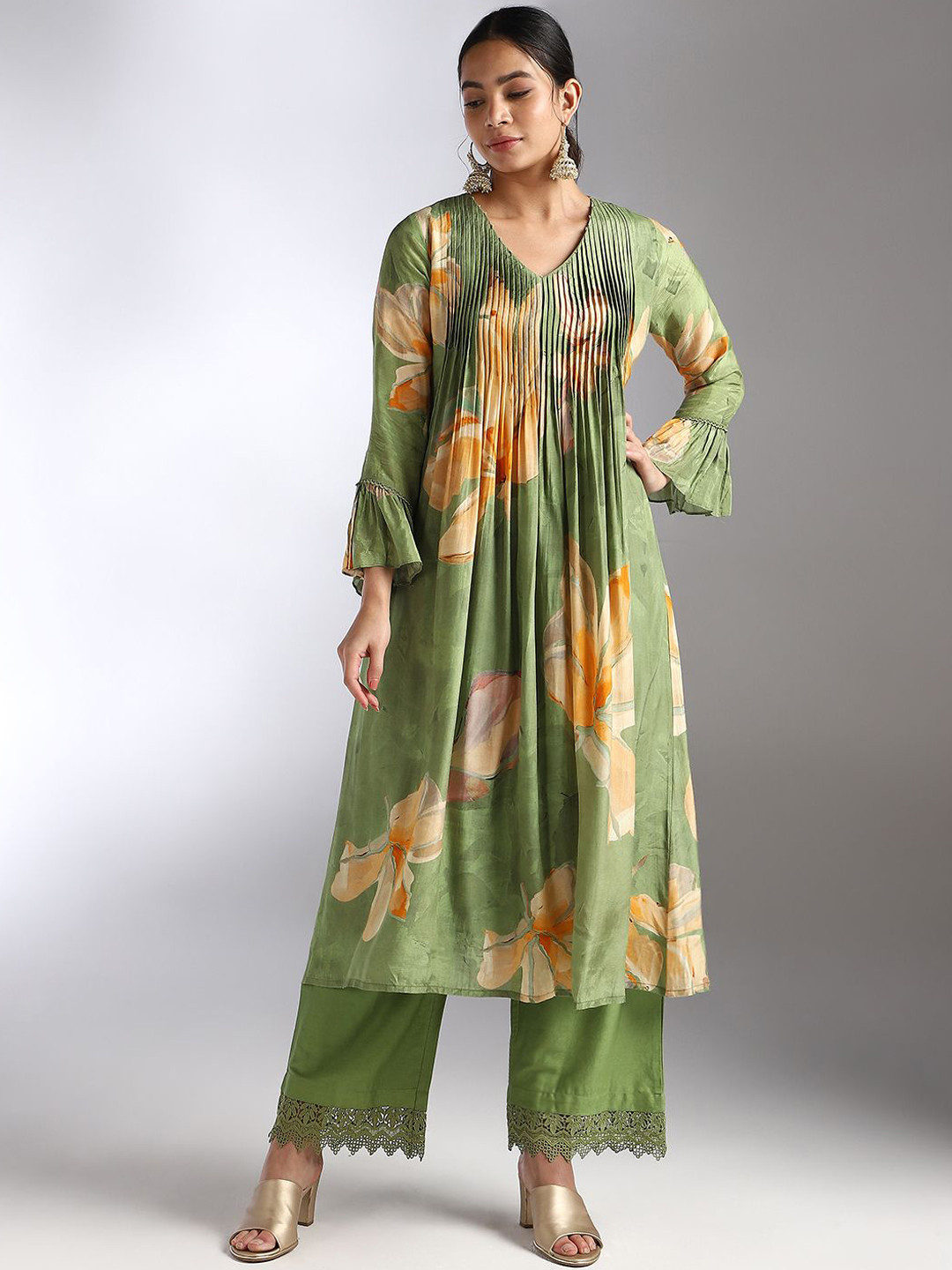 

House Of Dharaa Women Floral Printed Regular Thread Work Kurta with Trousers & With Dupatta, Green
