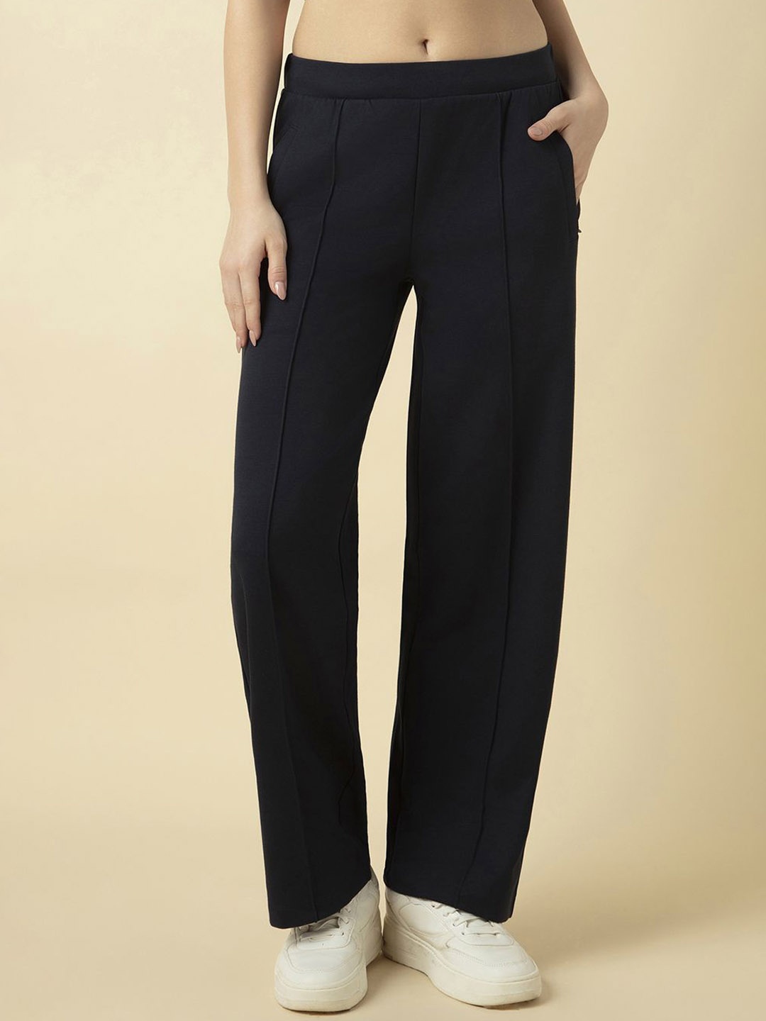 

Van Heusen Athleisure Women Functional Pocket Wide Leg Pleated Pant, Navy blue