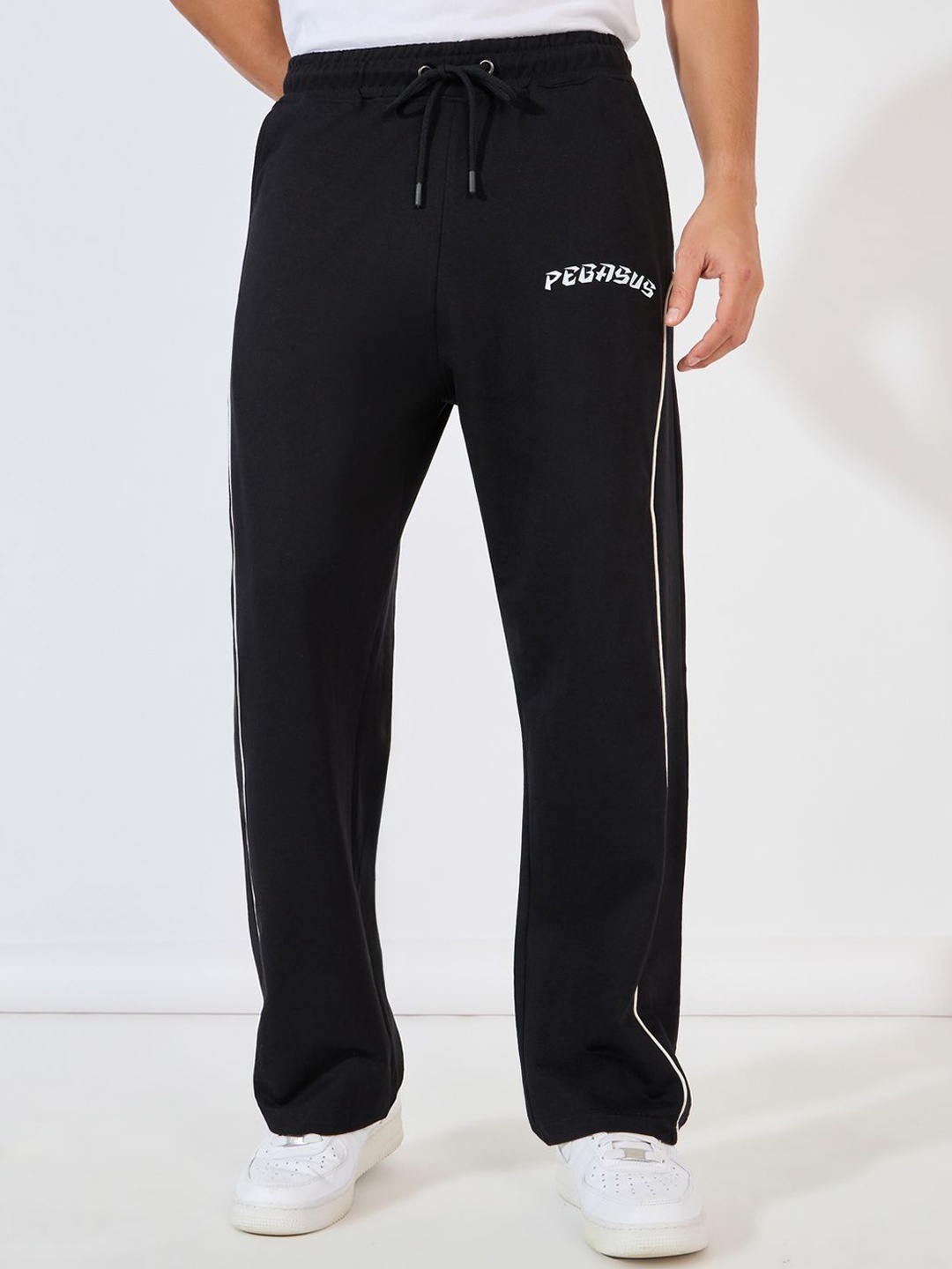 

Men Oversized Fit Open Hem Jogger With Minimal Print And Contrast Piping, Black