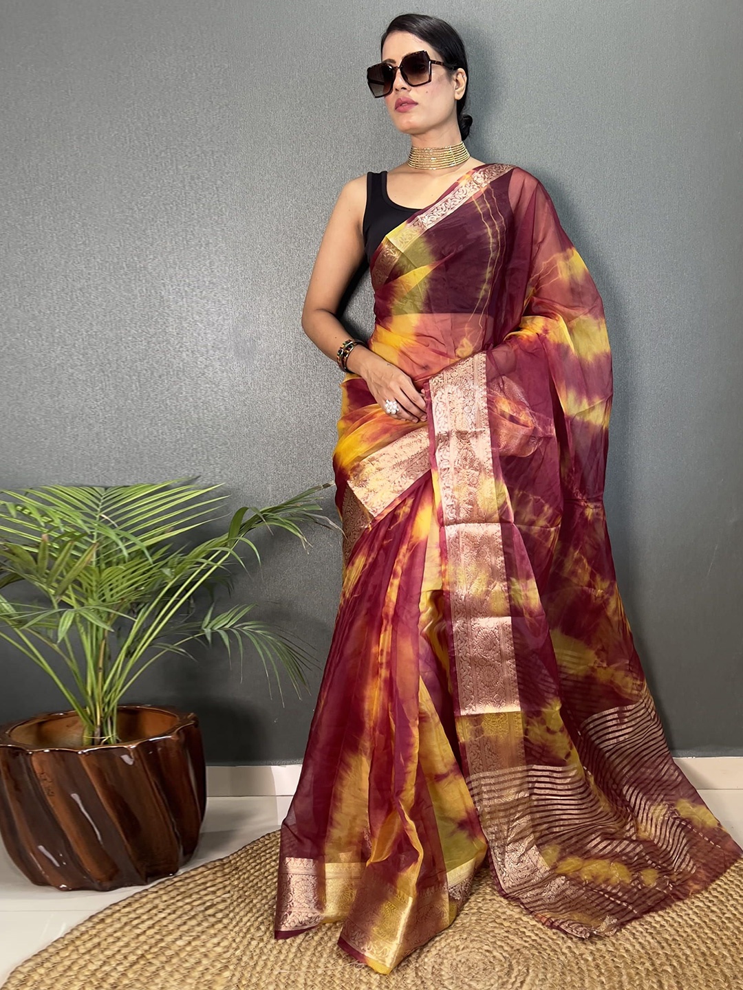

KALINI Tie and Dye Zari Organza Handloom Saree, Maroon