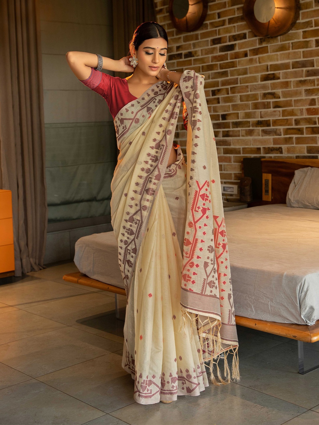 

HEER FASHION Ethnic Motifs Pure Cotton Jamdani Saree, Cream