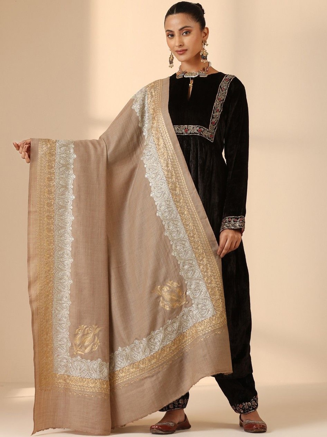 

DUSALA INDIA Women Floral Shawl, Beige