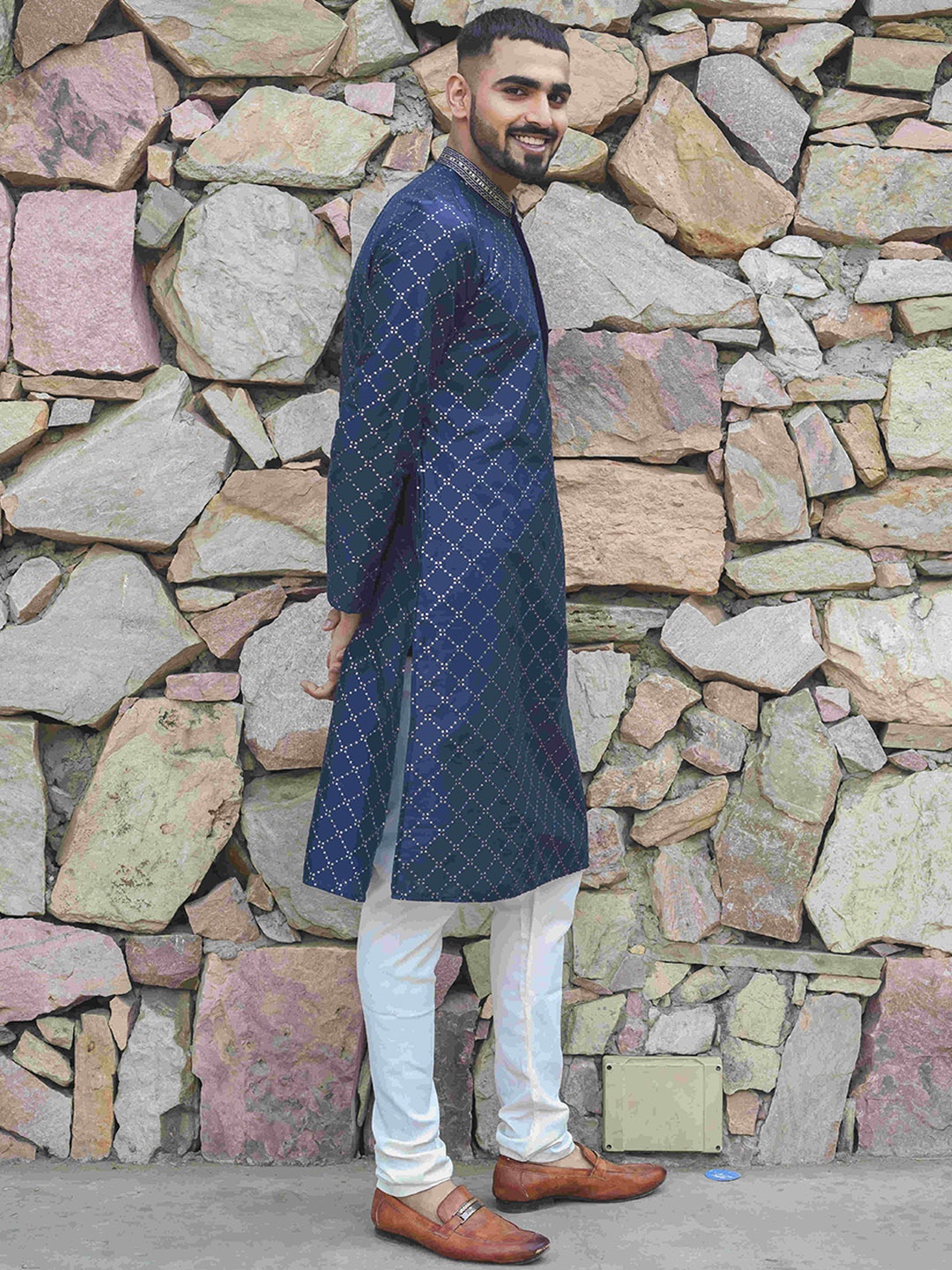 

Ethnic India Men Geometric Embroidered Kurta, Navy blue