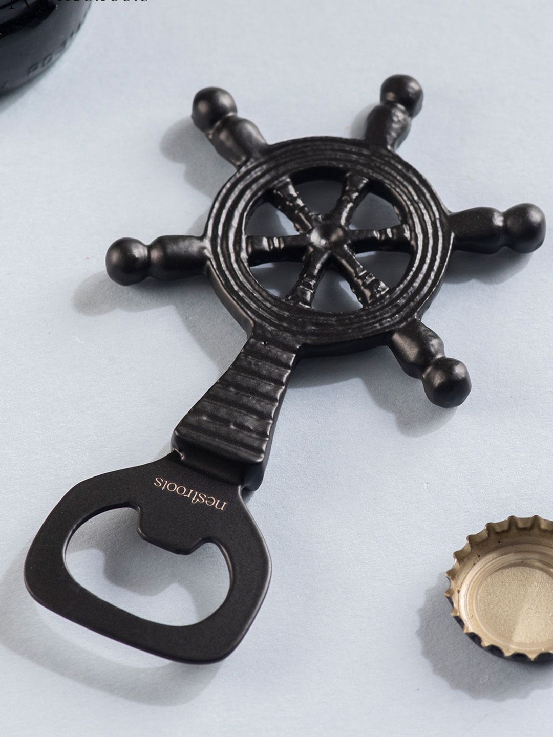 

nestroots Black Stainless Steel Ship Steering Wheel Design Bottle Opener