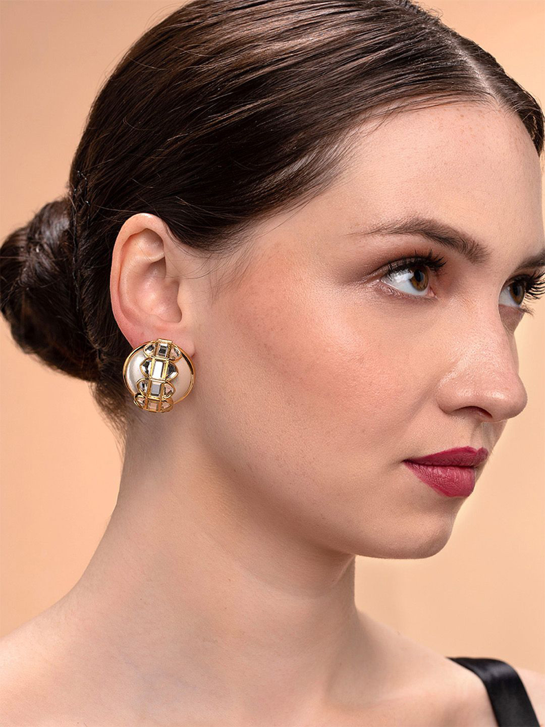 

Isharya Contemporary Studs Earrings, Gold