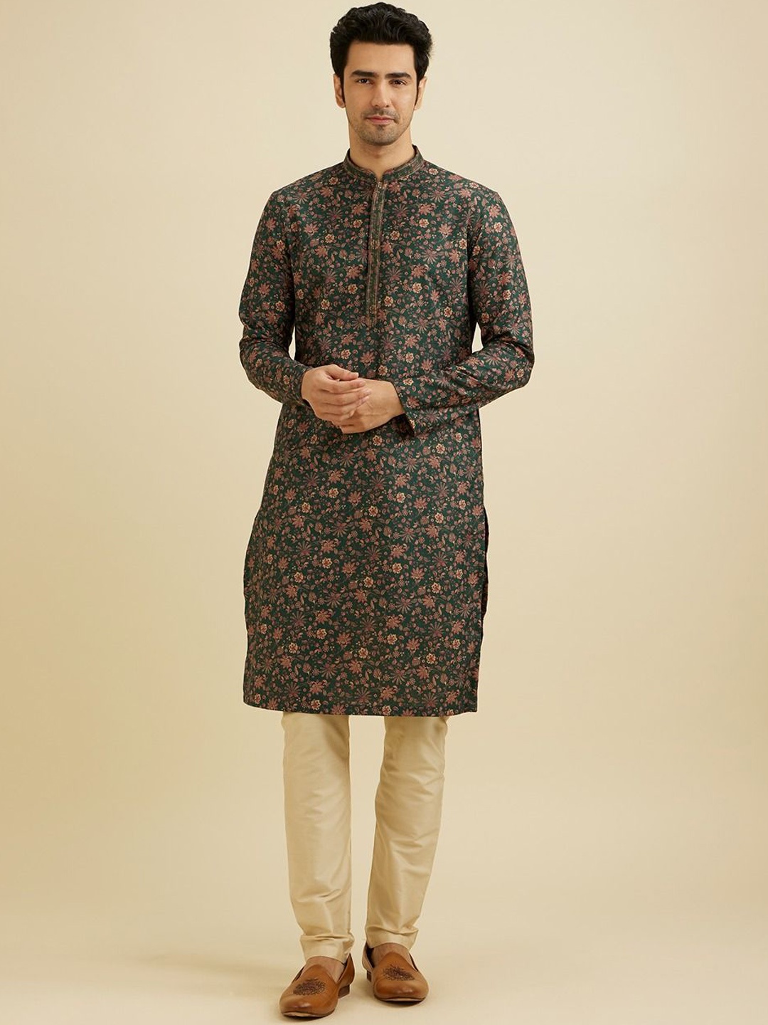

Manyavar Men Printed Regular Kurta with Pyjamas, Green