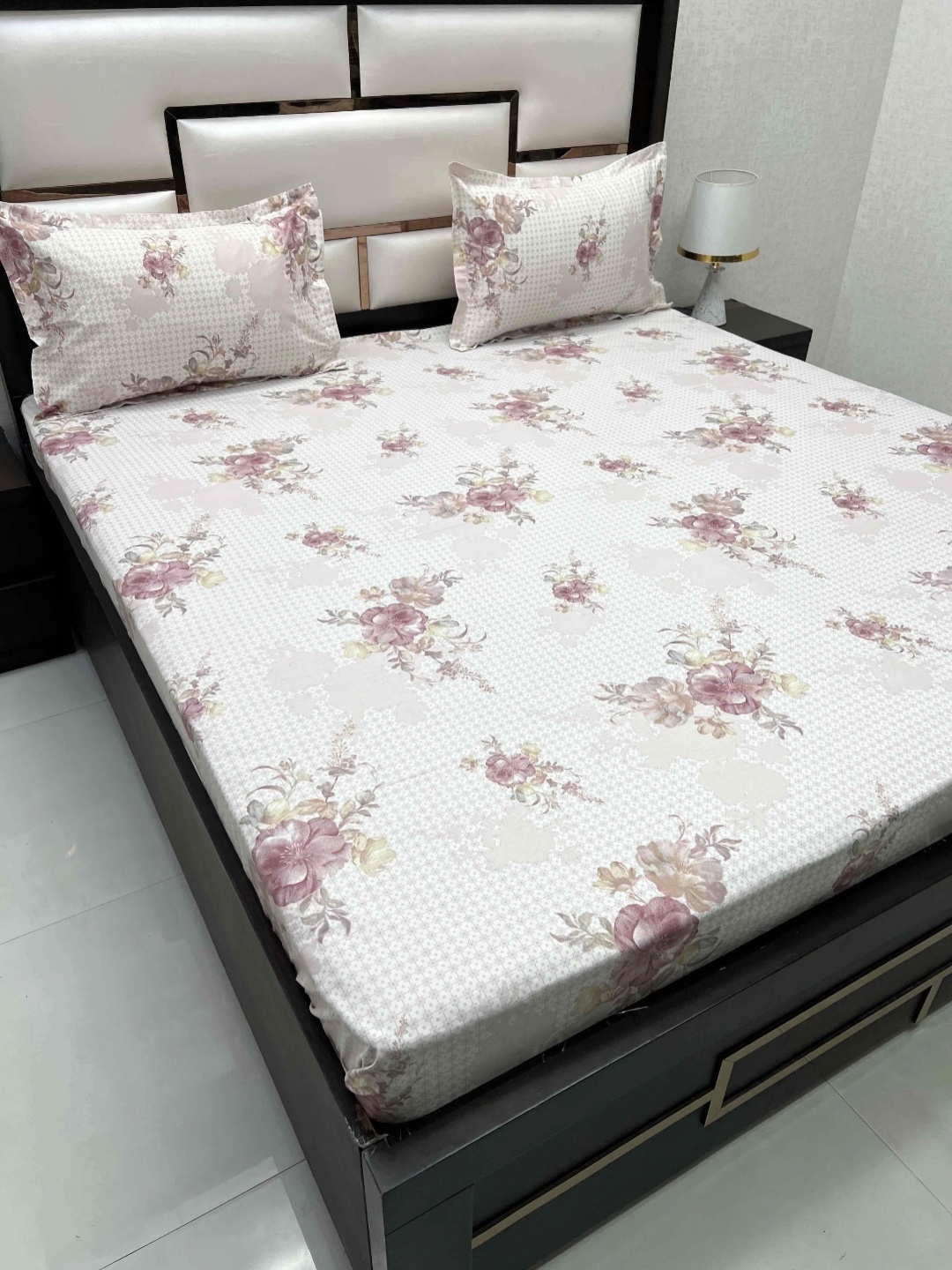 

Pure Decor Pink & Green Floral 260 TC Queen Bedsheet with 2 Pillow Covers