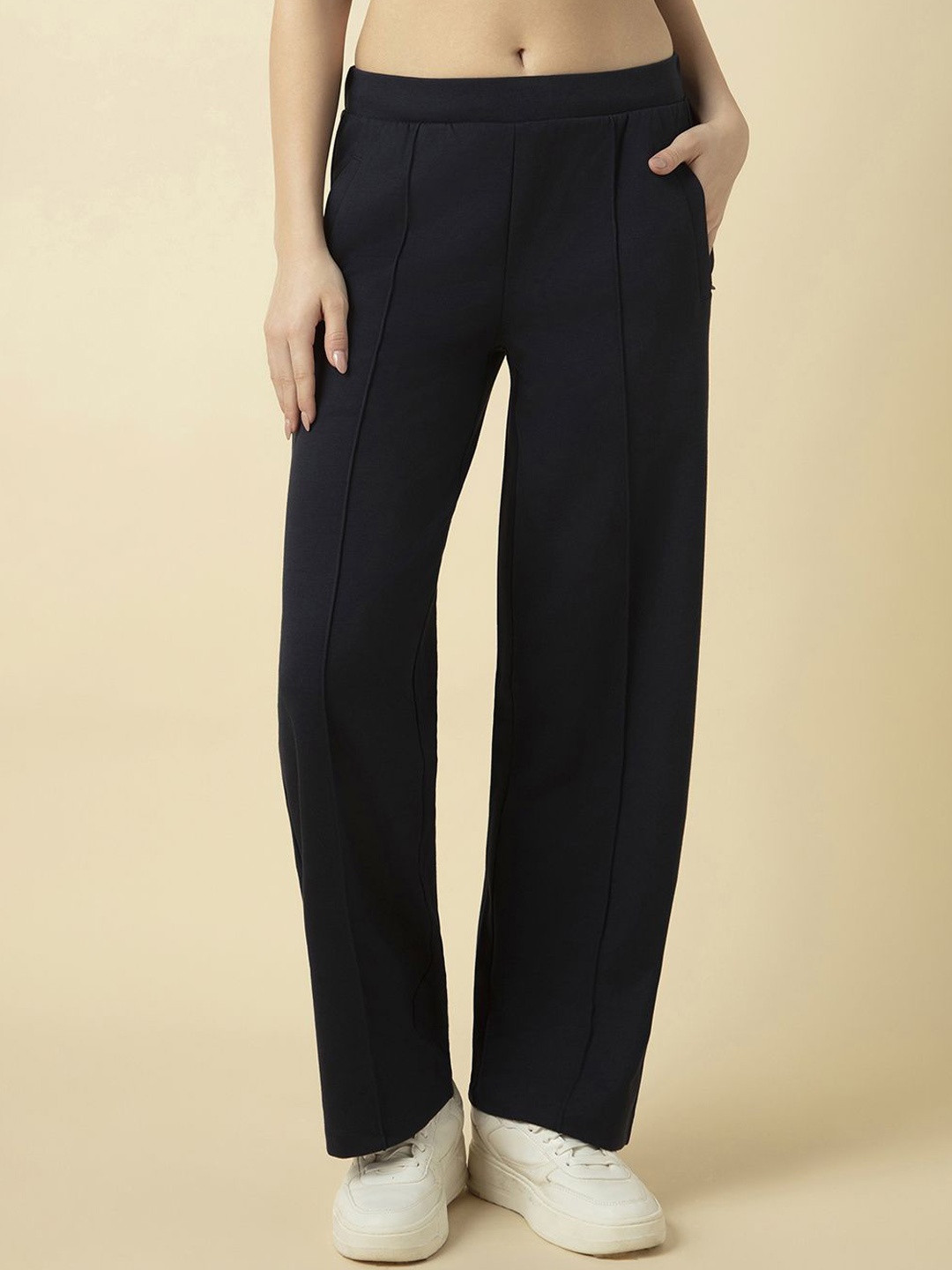 

Van Heusen Athleisure Women Solid Functional Pocket Wide Leg Pleated Pant, Black