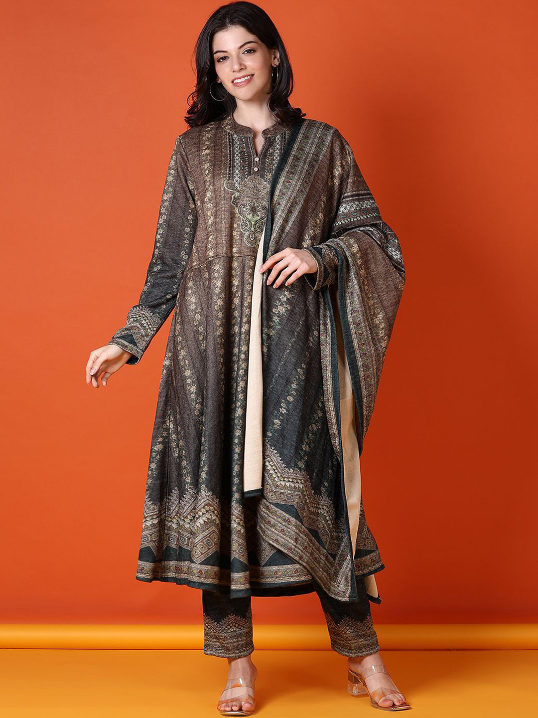 

V-Mart Women Floral Printed Angrakha Pure Cotton Kurta with Trousers & With Dupatta, Grey