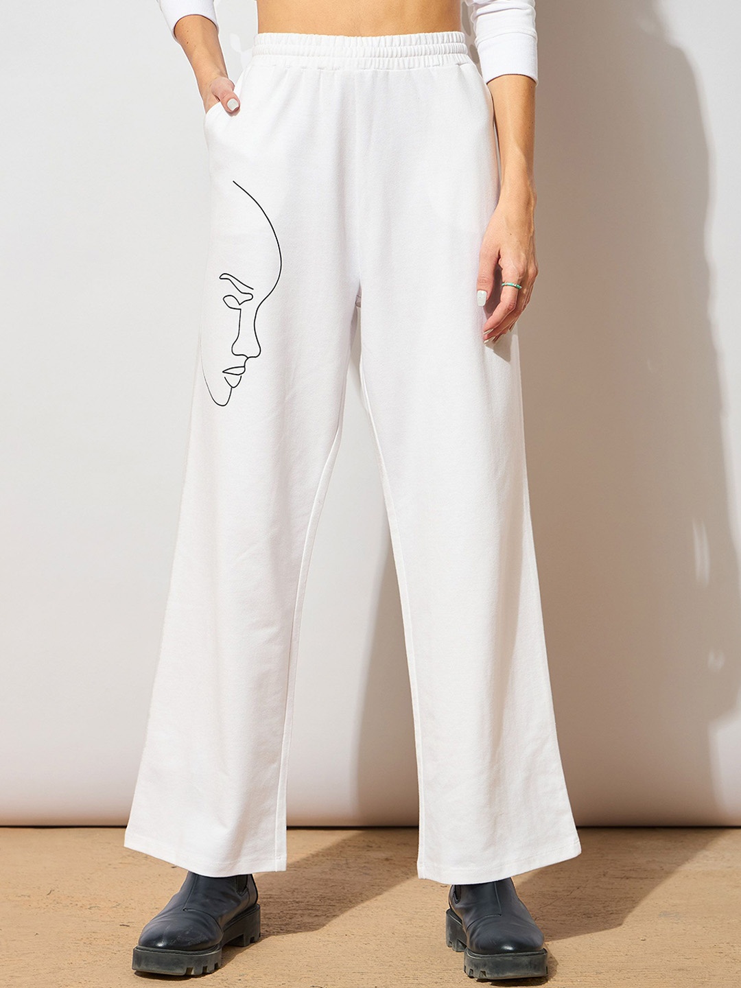 

SASSAFRAS Printed Flared Fit Trousers, White