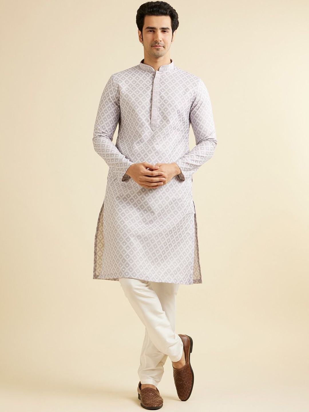 

Manyavar Men Regular Sequinned Kurta with Pyjamas, Lavender