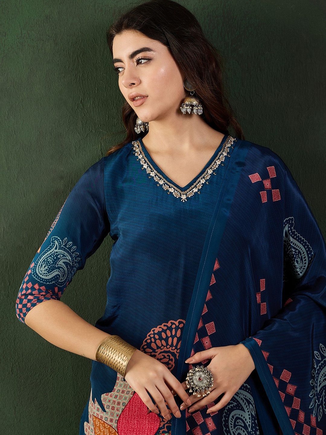 

Sangria Paisley Printed Kurta Trousers & Dupatta, Navy blue