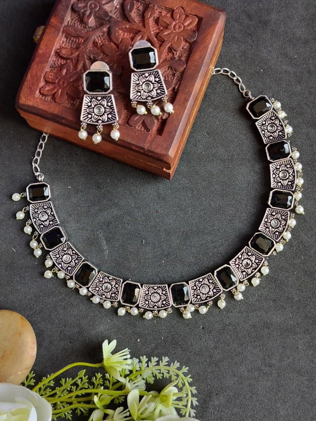 

Efulgenz Oxidized Rhodium-Plated Stone-Studded Jewellery Set, Silver