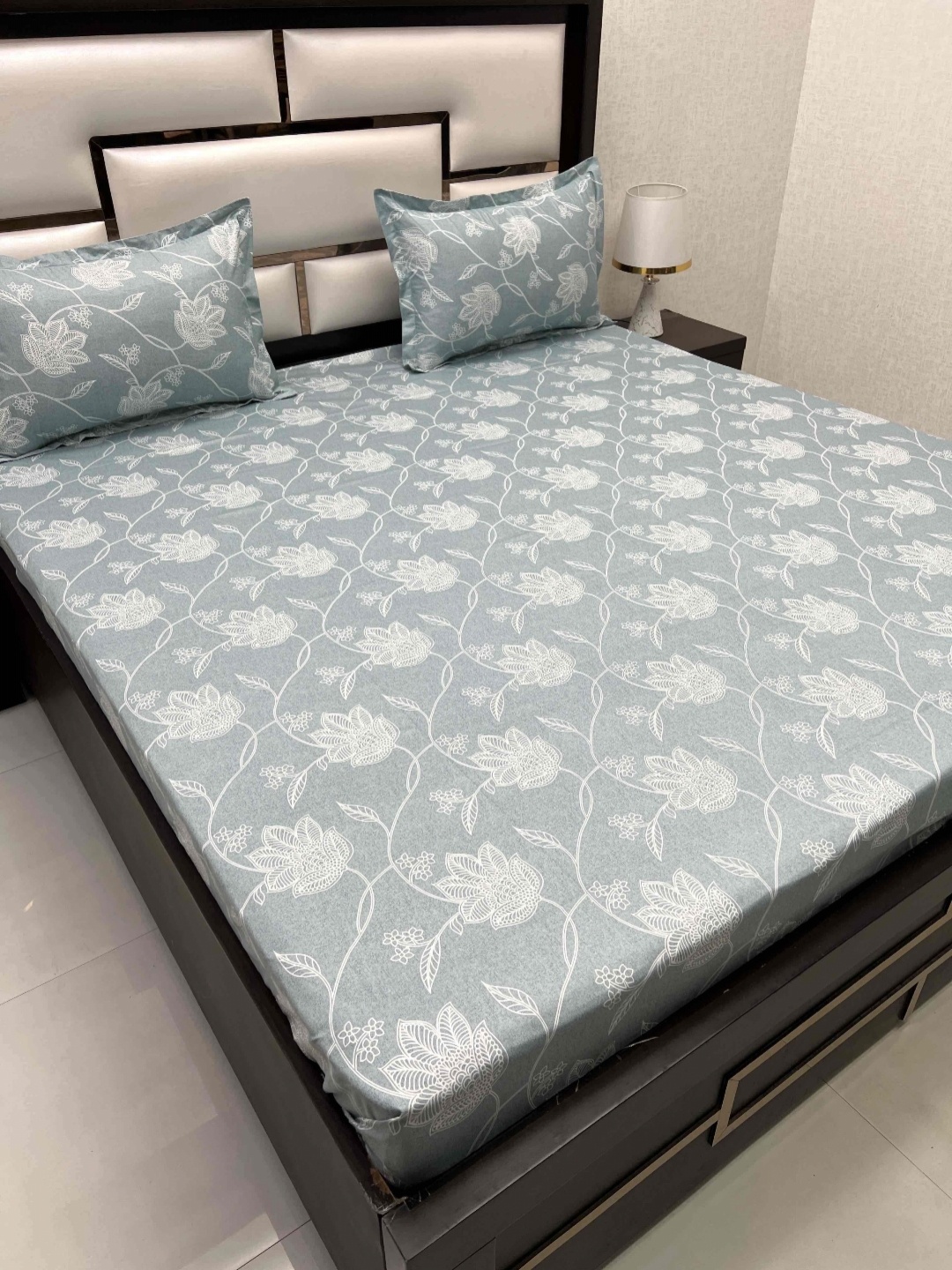 

Pure Decor Grey & White Floral 330 TC Queen Bedsheet with 2 Pillow Covers