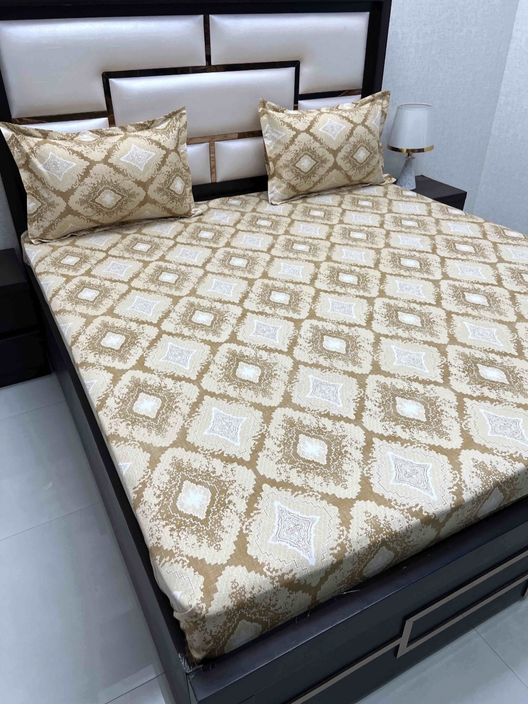 

Pure Decor Brown & White Ethnic Motifs 300 TC Queen Bedsheet with 2 Pillow Covers