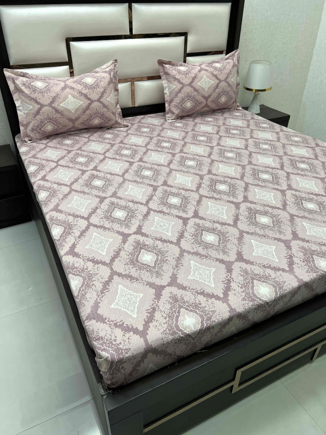 

Pure Decor Purple & White Geometric Queen Bedsheet with 2 Pillow Covers