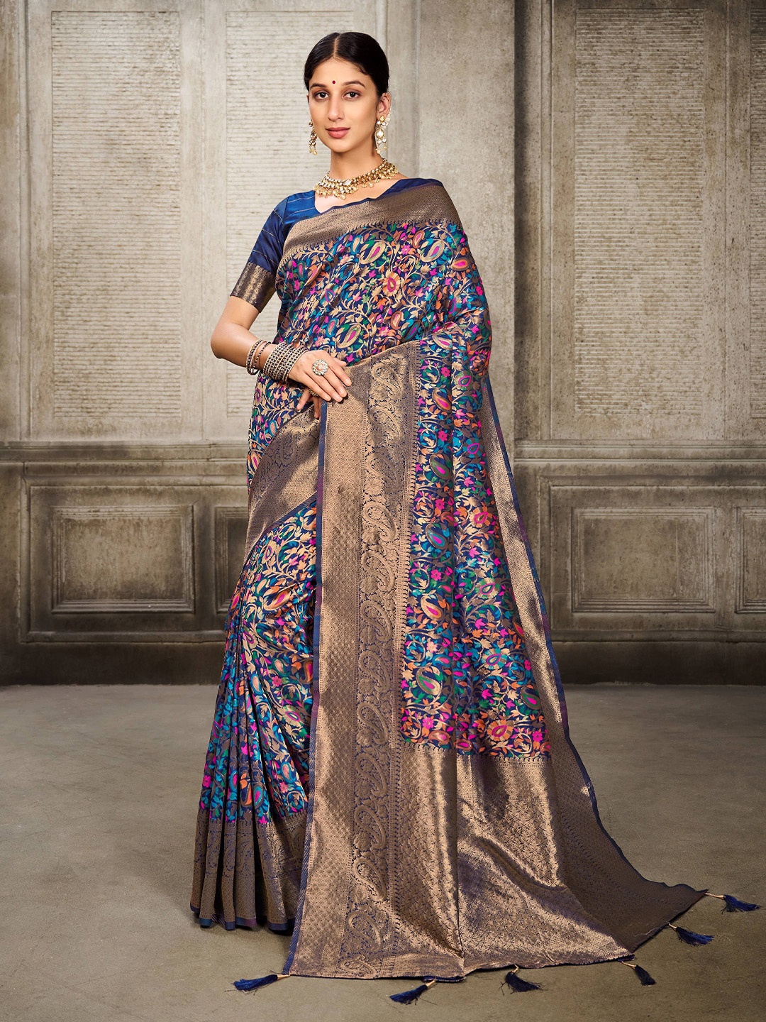 

HEER FASHION Floral Zari Art Silk Banarasi Saree, Navy blue