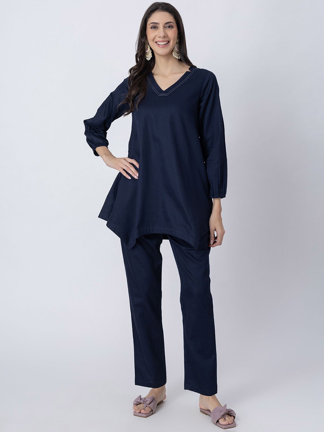 

Moomaya Women Regular Pure Cotton Kurti with Trousers, Navy blue