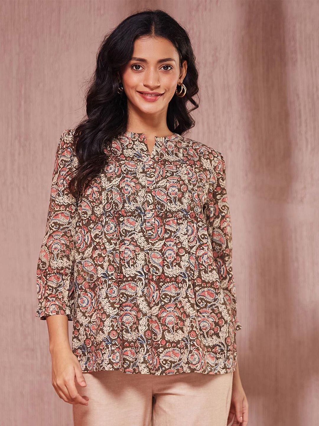 

Fabindia Women Floral Printed Roll-Up Sleeves Cotton Top, Brown