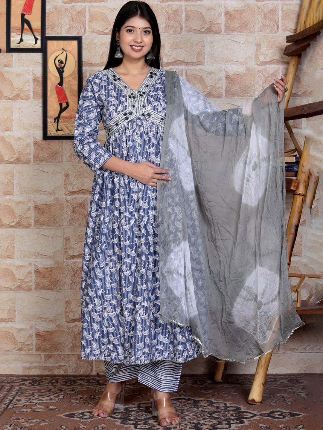 

MILAAV Women Floral Printed Regular Pure Cotton Kurta with Trousers & With Dupatta, Blue