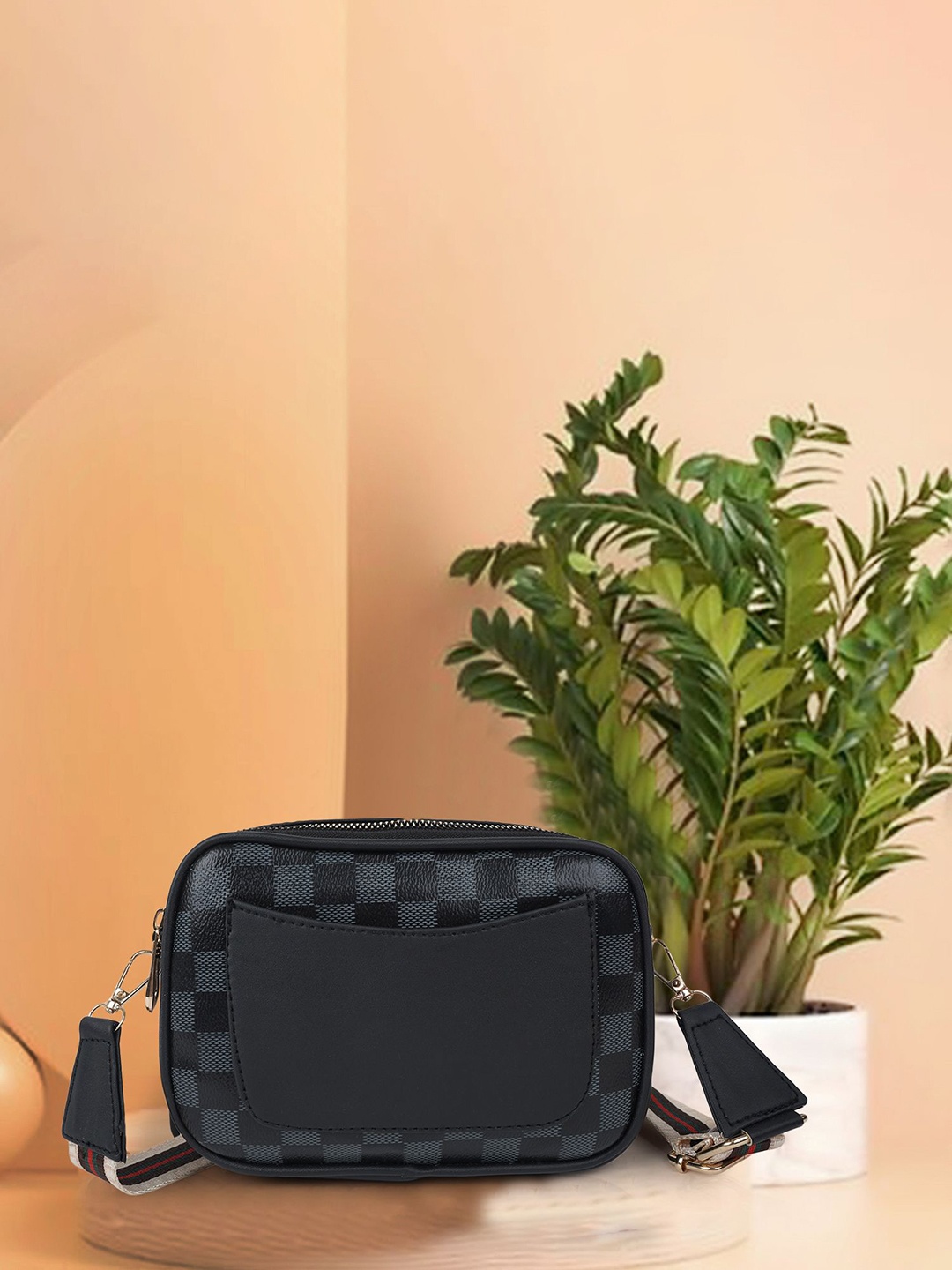 

PARSLEY Sling Bag, Black