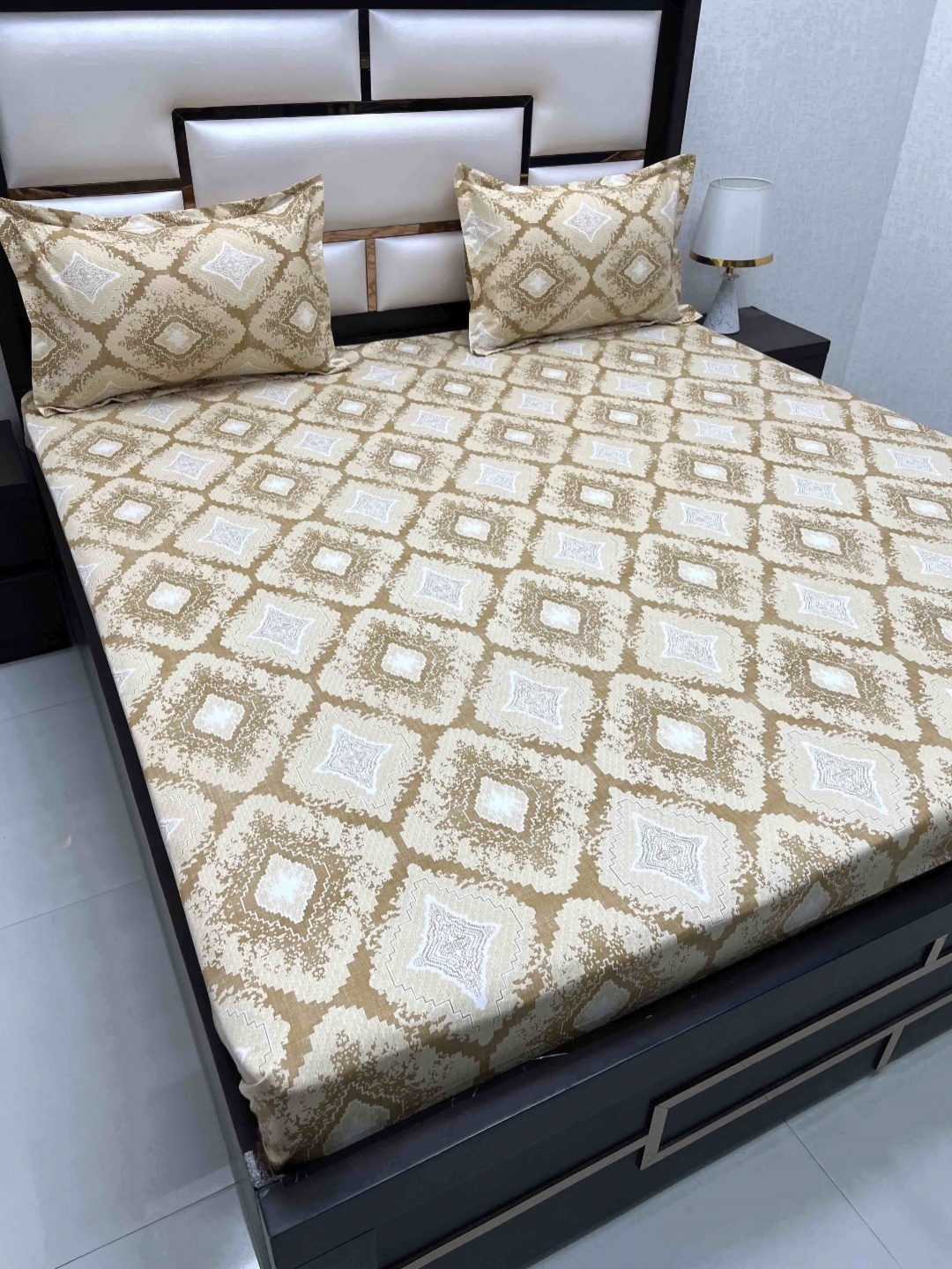 

Pure Decor Brown & White Ethnic Motifs 220 TC Queen Bedsheet with 2 Pillow Covers