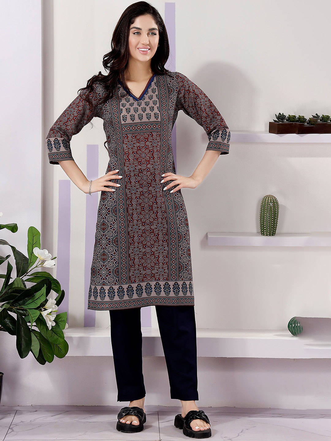

keshubaba Ethnic Motifs Printed V-Neck Cotton Straight Kurta, Maroon