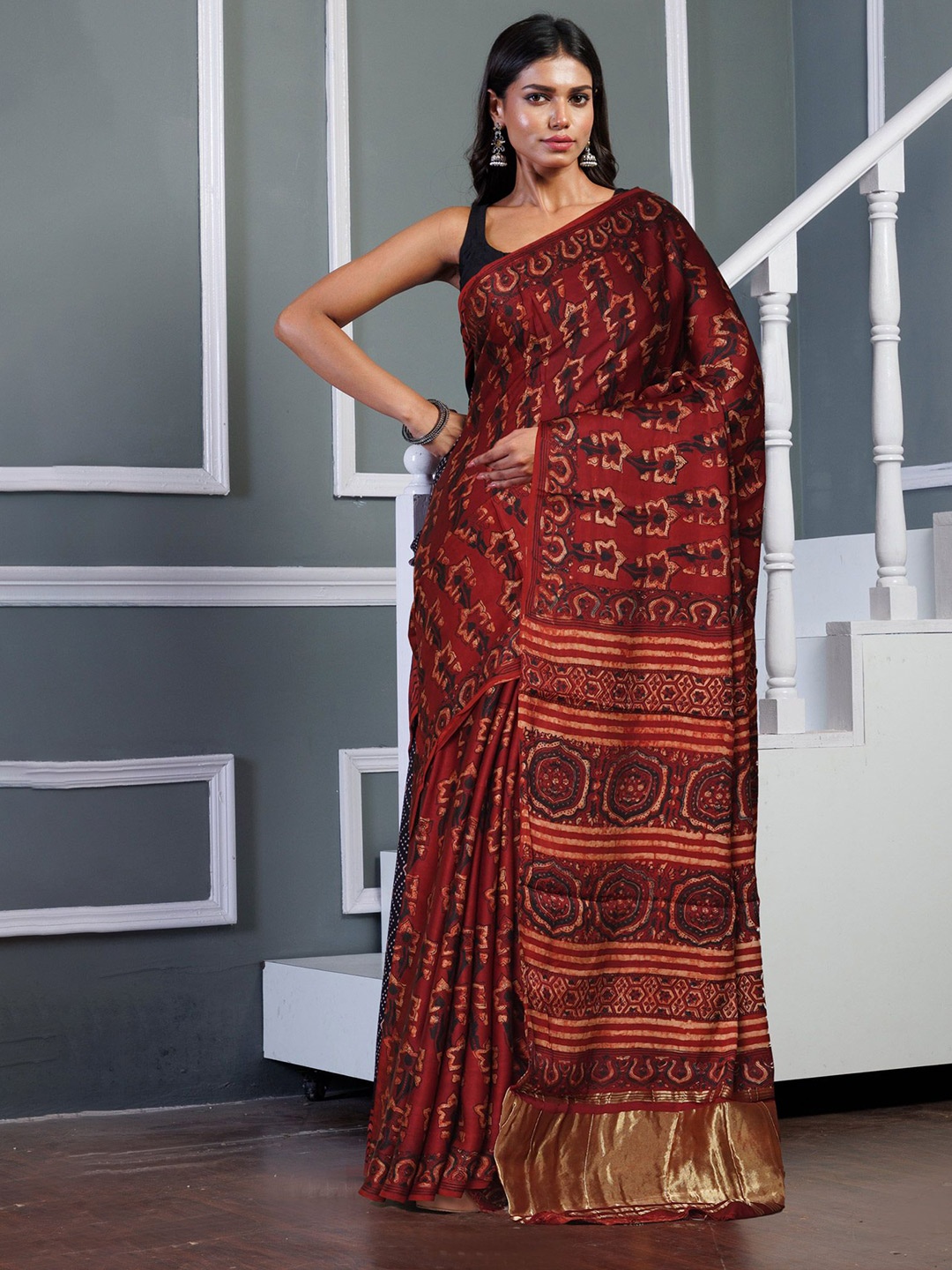 

Unnati Silks Floral Zari Pure Silk Handloom Block Print Saree, Red