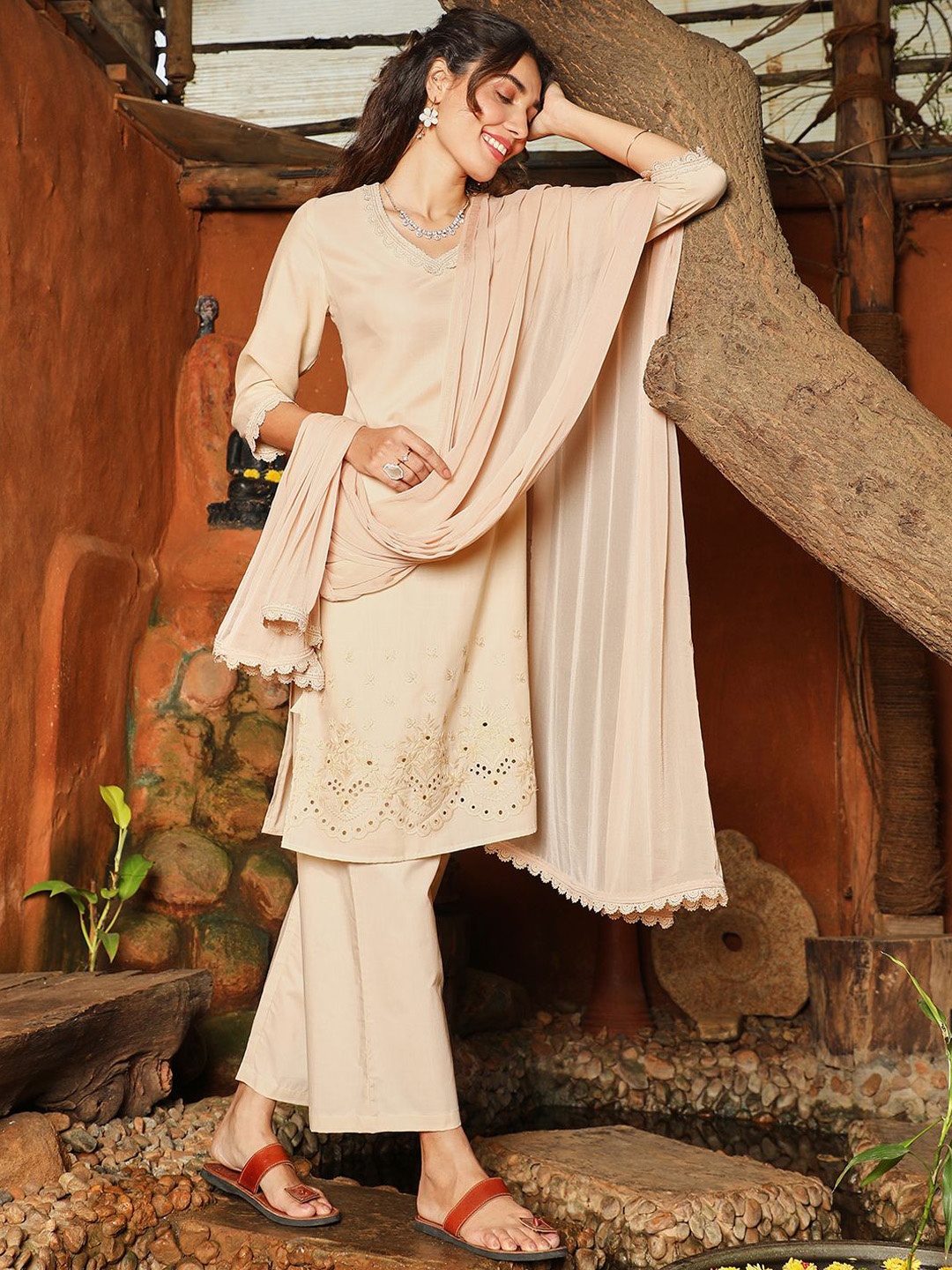 

QISSA Women Kurta with Trousers & Cotton Blend, Beige