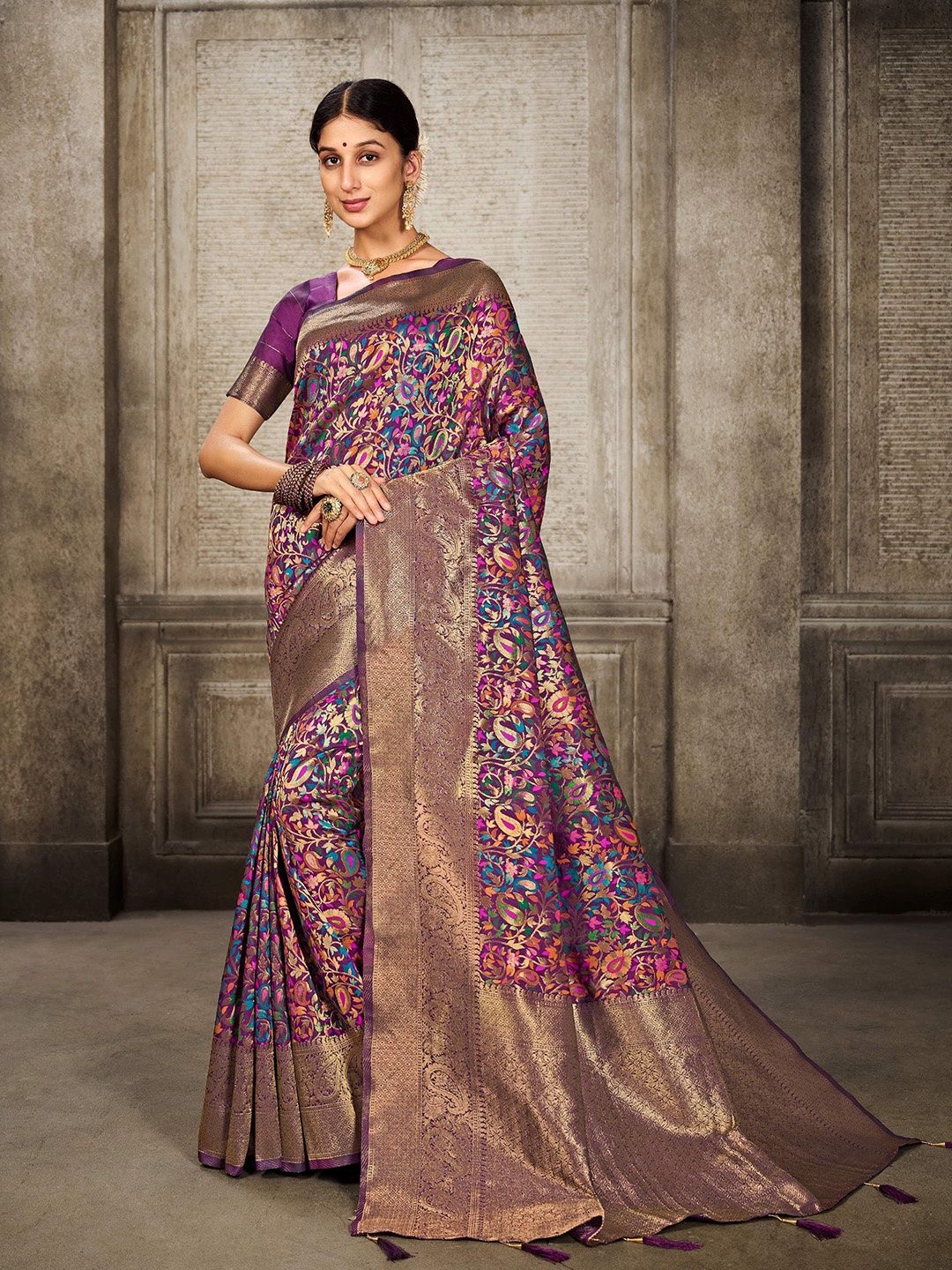 

HEER FASHION Ethnic Motifs Zari Art Silk Banarasi Saree, Magenta