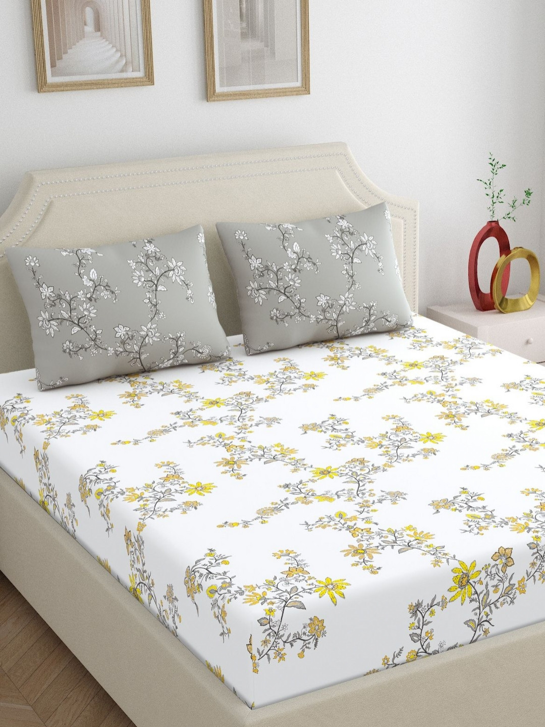

Home Ecstasy Grey & White Floral 140 TC Queen Bedsheet with 2 Pillow Covers