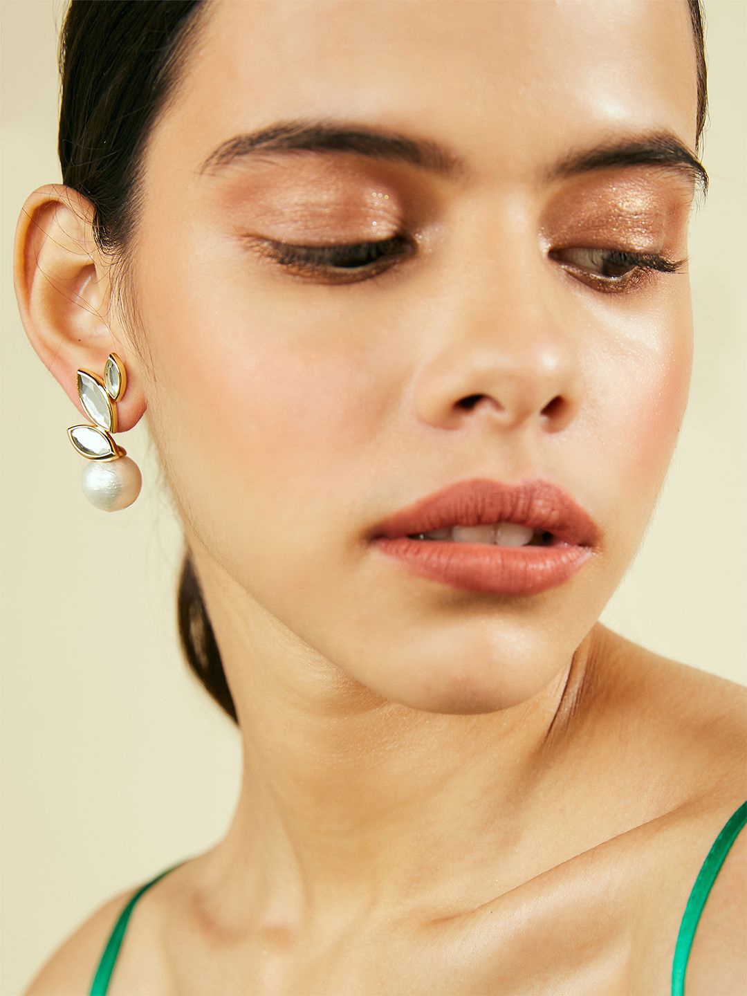 

Isharya Contemporary Studs Earrings, Gold