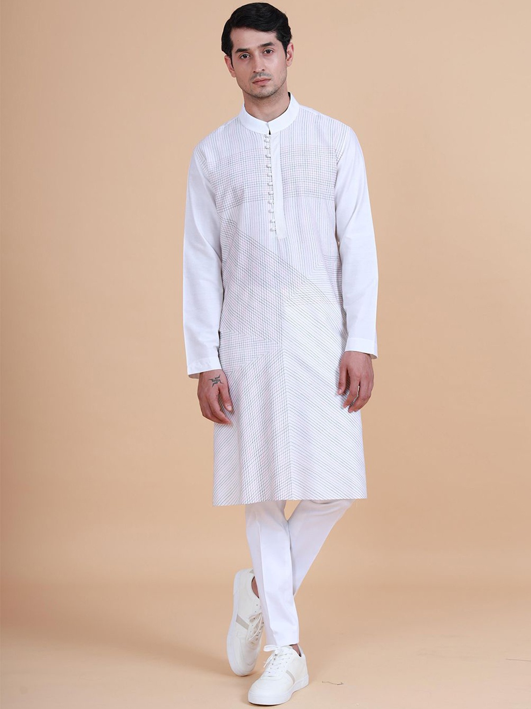 

RR Blue Men Embroidered Chikankari Kurta, White