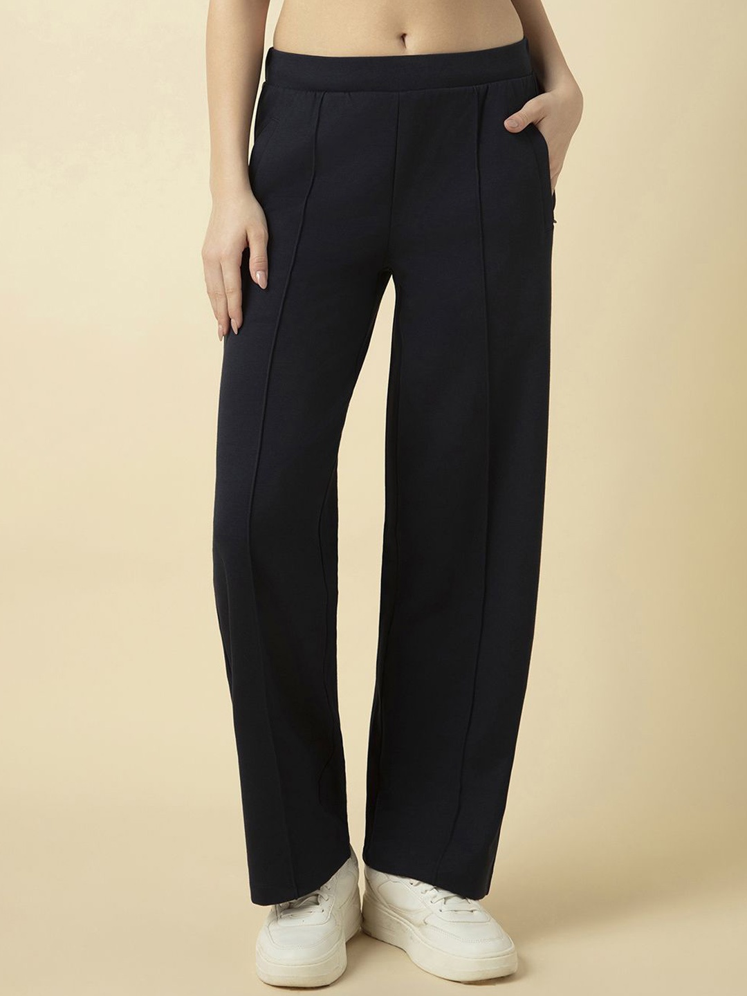 

Van Heusen Athleisure Women Solid Functional Pocket Wide Leg Pleated Pant, Navy blue