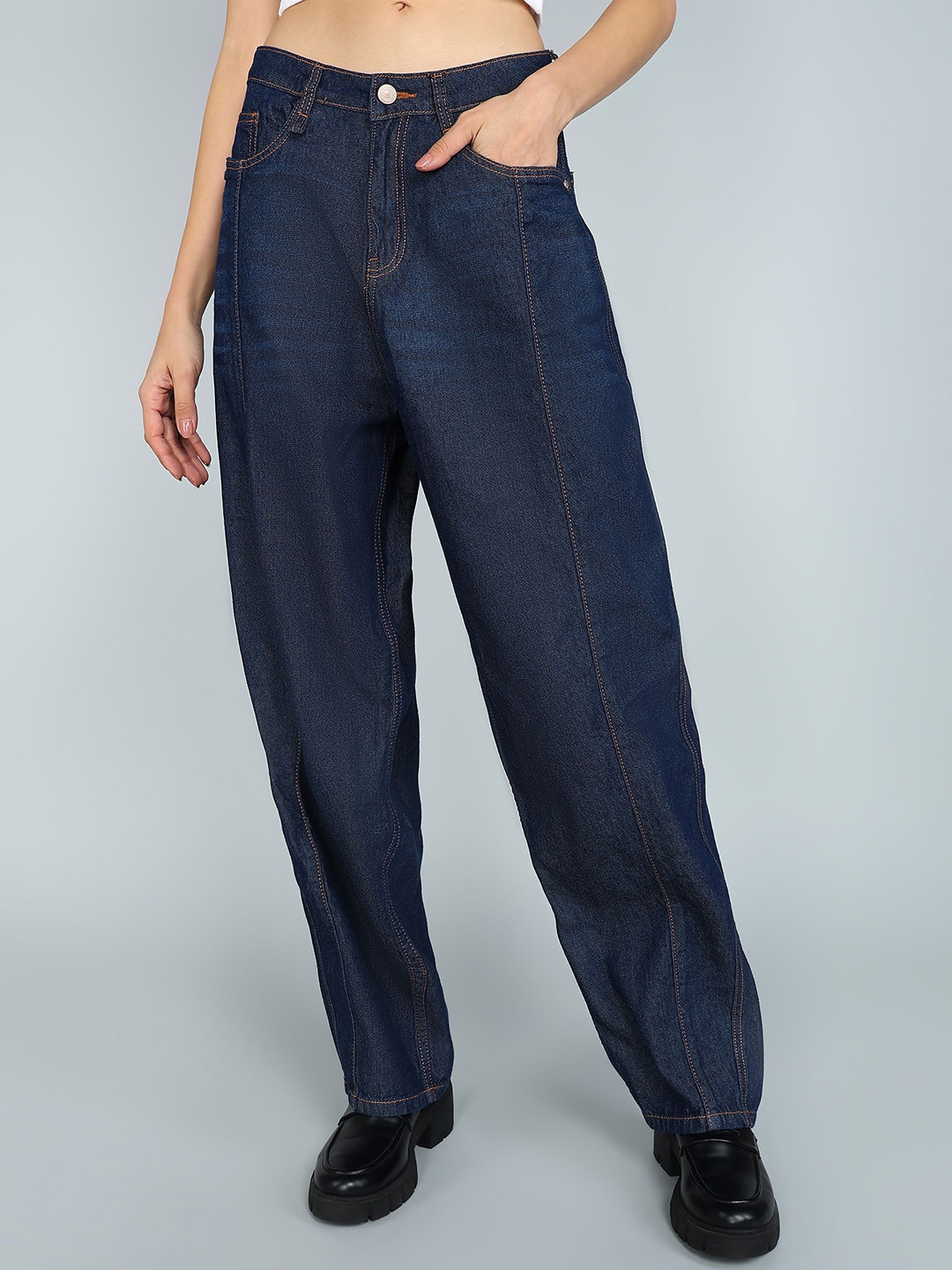 

The Roadster Lifestyle Co Women Light Faded Boyfriend Fit Jeans, Blue