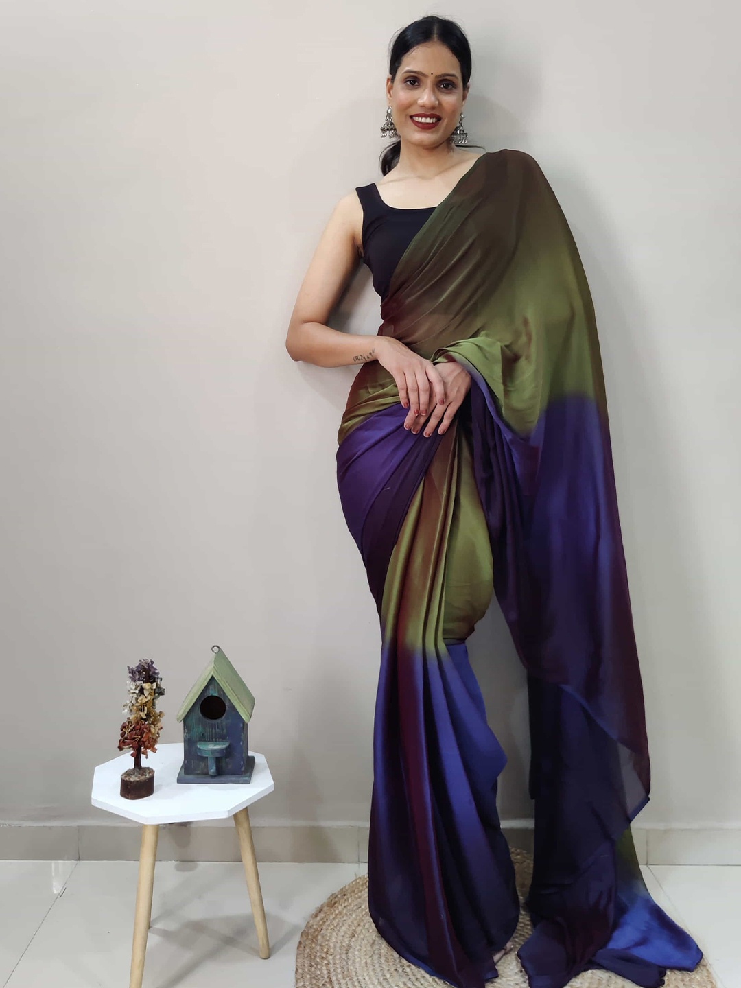 

KALINI Satin Ombre Colourblocked Ready to Wear Jamdani Saree, Green