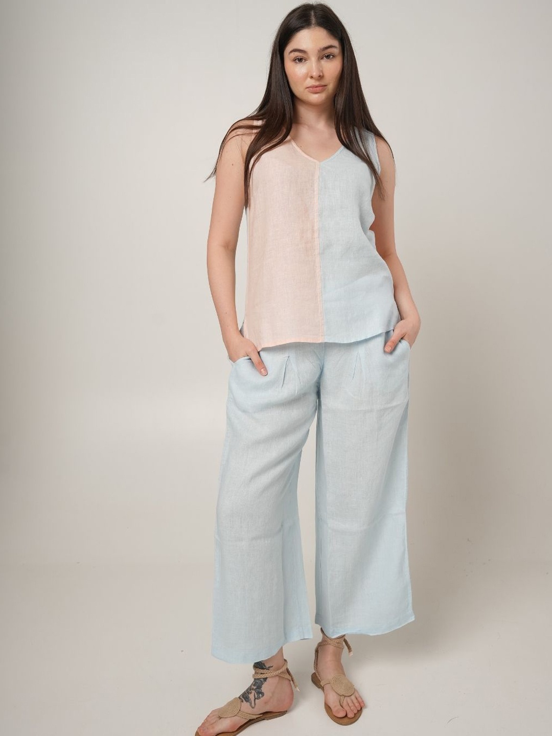 

Fabulous Colourblocked V-Neck Linen Top With Trousers, Blue