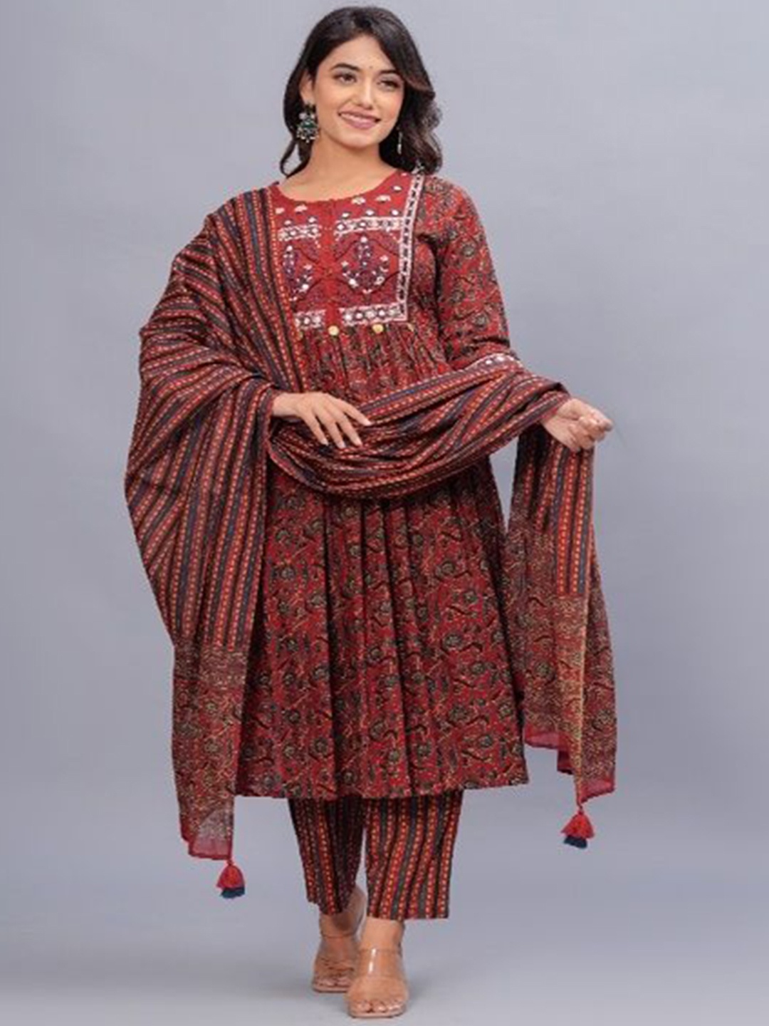 

The Kurta Express Women Floral Printed Regular Kurta with Trousers & With Dupatta, Rust