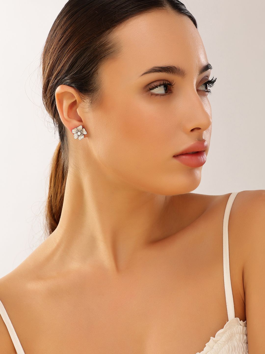 

JUPRA Floral Studs Earrings, Silver