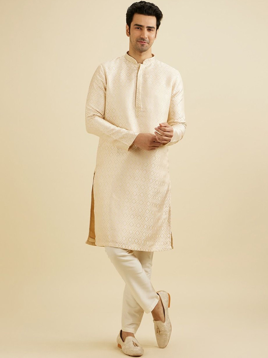 

Manyavar Men Regular Kurta with Pyjamas, Cream
