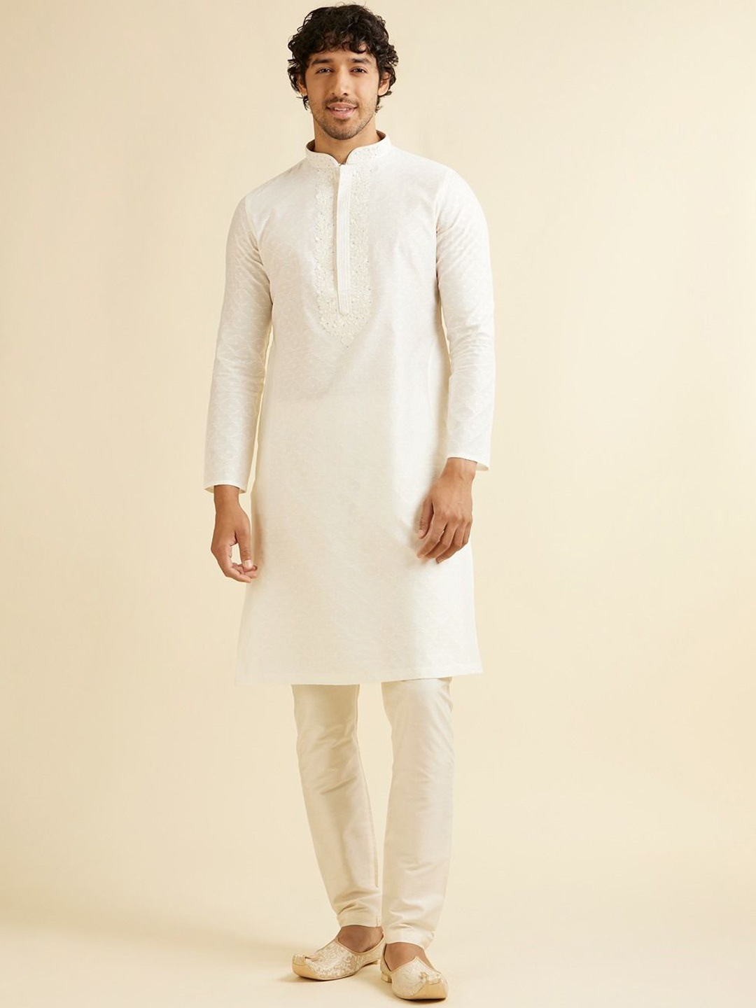 

Manyavar Men Embroidered Regular Beads and Stones Kurta with Pyjamas, White