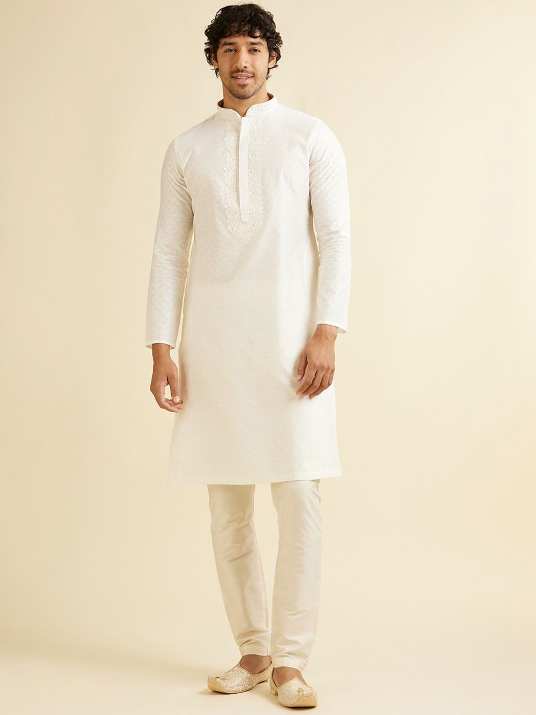 

Manyavar Men Floral Embroidered Regular Beads and Stones Kurta with Pyjamas, White