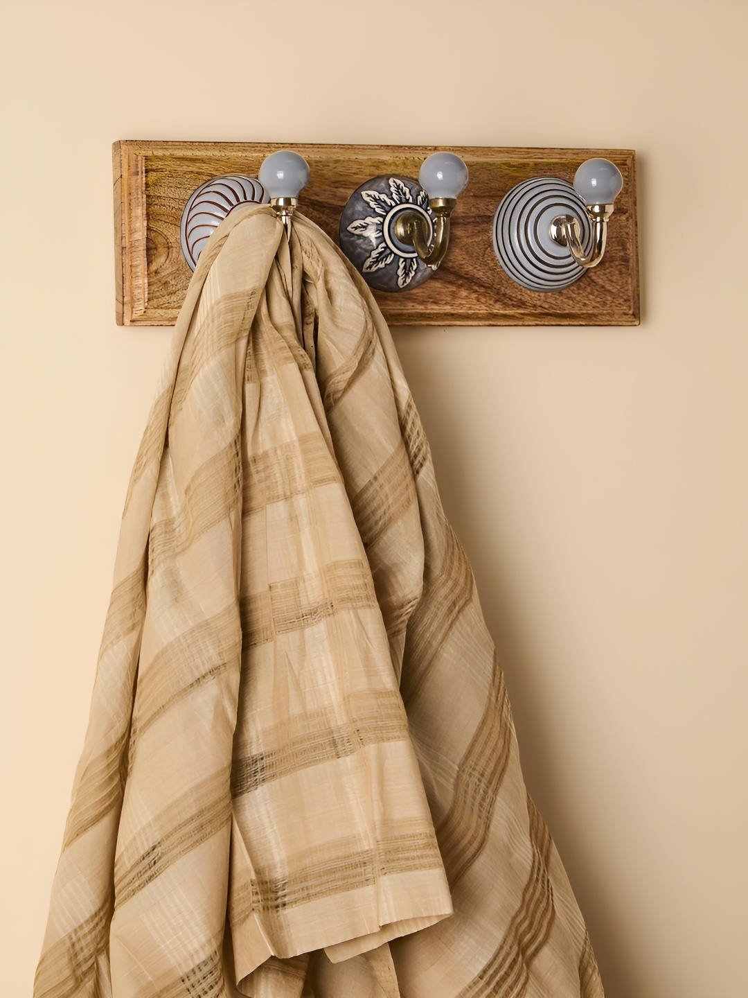 

Fabindia Grey & Brown Ceramic Bandhan Wall Hook