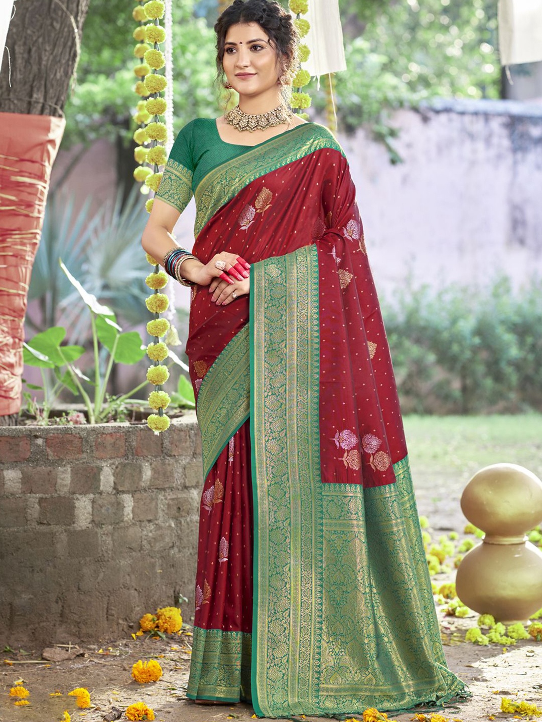 

SANGAM PRINTS Ethnic Motifs Zari Tussar Saree, Maroon