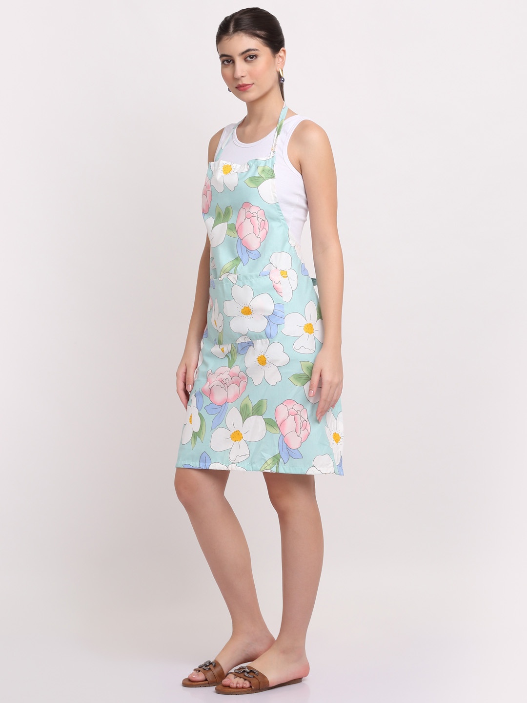 

Arrabi Blue & White Floral Printed Cotton Aprons With Pockets