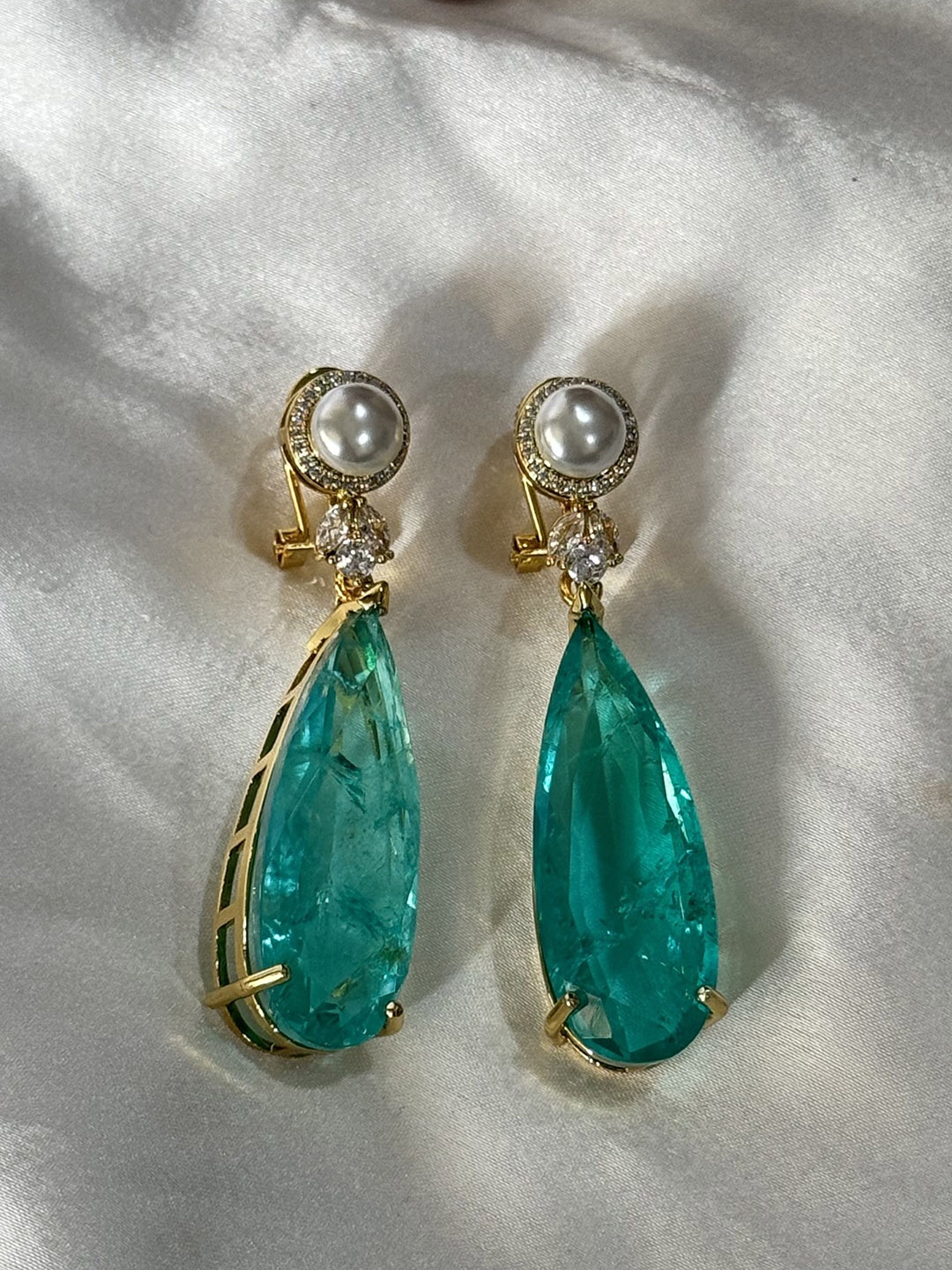 

The Jewellery Tale Contemporary Drop Earrings, Green