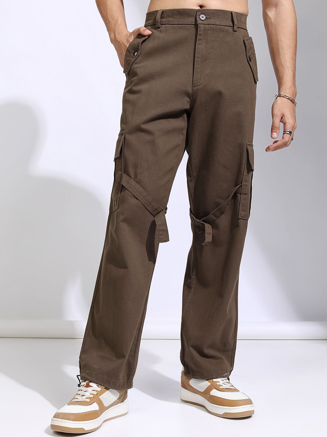 

HIGHLANDER Men Straight Fit Cotton Cargos Trousers, Brown