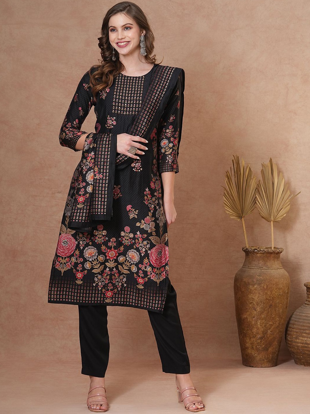 

FASHOR Floral Printed Beads and Stones Kurta with Trousers & Dupatta, Black